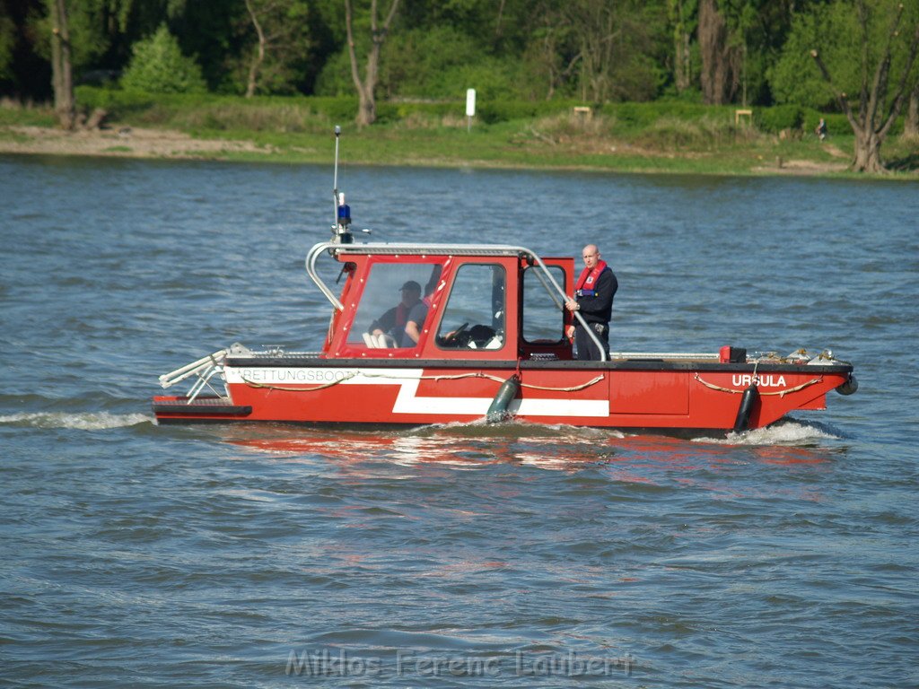 Motor Segelboot mit Motorschaden trieb gegen Alte Liebe bei Koeln Rodenkirchen P074.JPG